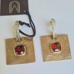 Orecchini Quadrati Zirconia Rossa in Argento e Bronzo